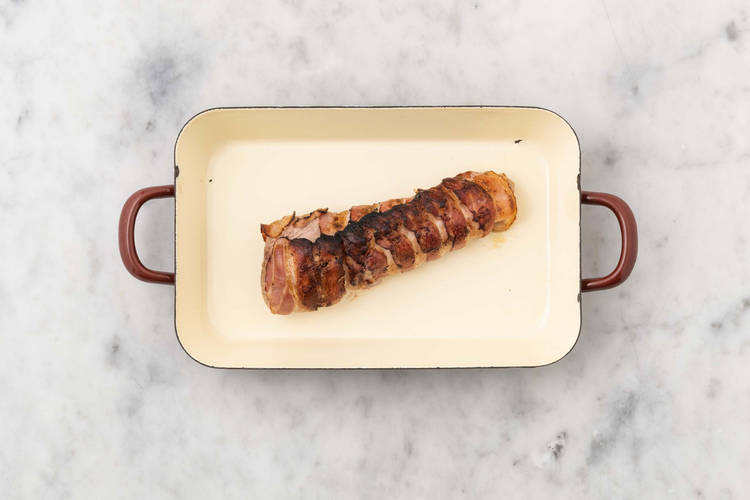 Feestelijke varkenshaas in ontbijtspek met risotto Recept HelloFresh