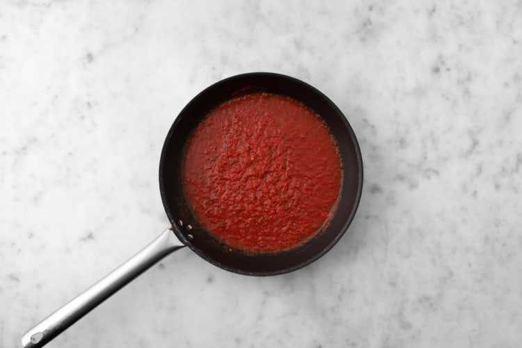 Préparer la sauce tomate