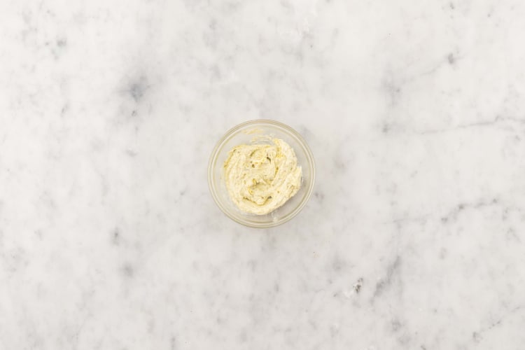 Préparer la crème aigre