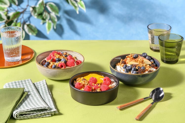 Variations yaourt-granola et fruits frais