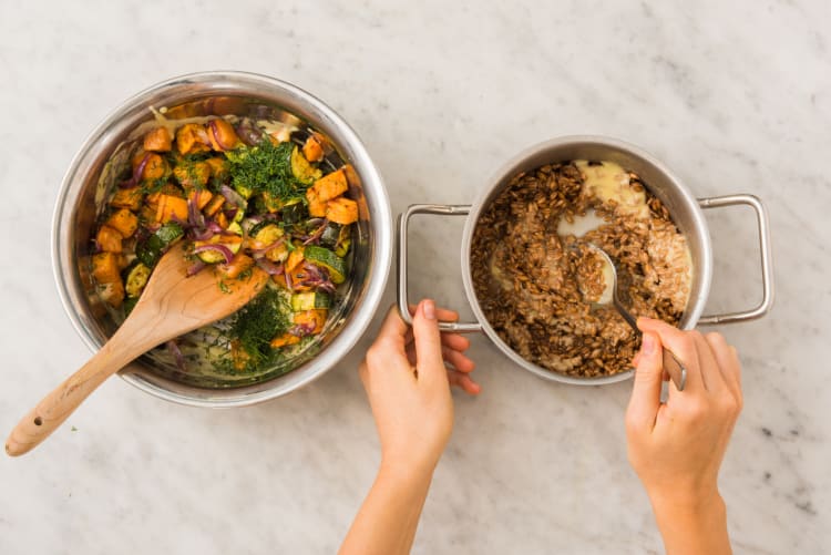 Terminer le farro et assaisonner les légumes