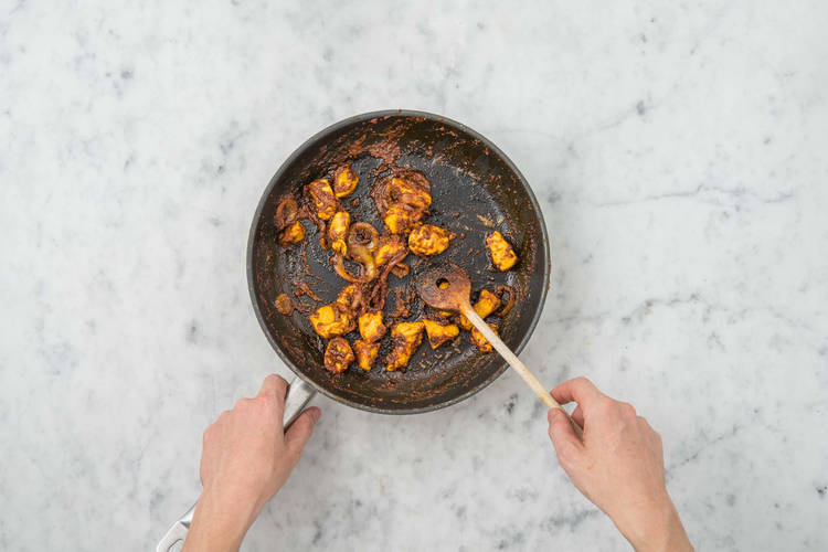 Poulet au garam masala & raita de carottes Recette HelloFresh