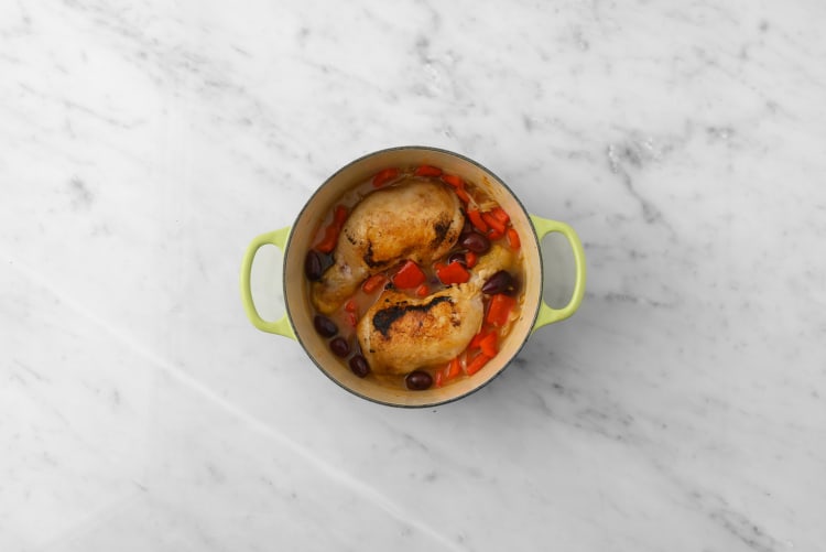 My Kitchenette & Cie by Aicha - ♨️ TAJINE DE POULET AUX OLIVES ♨️ Un  classique de la cuisine marocaine 🇲🇦 Le tajine permet une cuisson à  l'étouffée : la vapeur s'y
