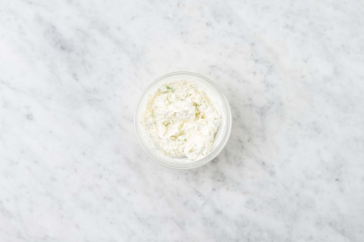 Préparer et faire le fromage à la crème aux herbes