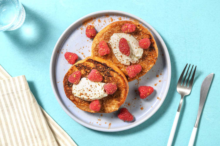 Wentelteefjes van brioche met frambozen, mascarpone en kaneel