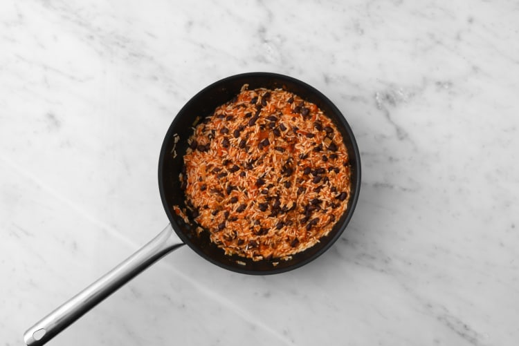 Préparer le riz à la sauce tomate