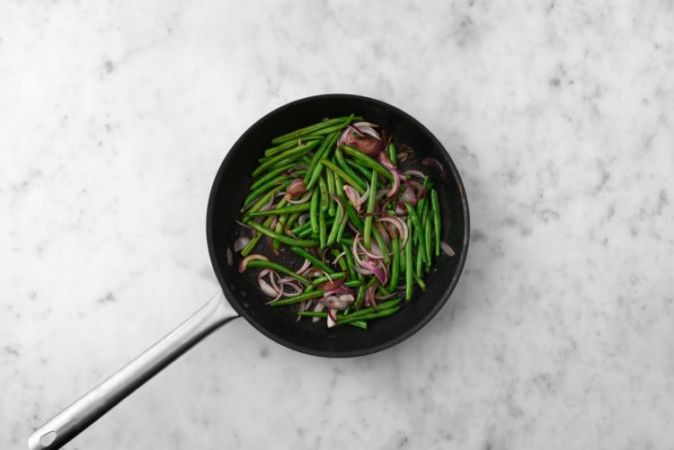 Cuire les pommes de terre et haricots verts