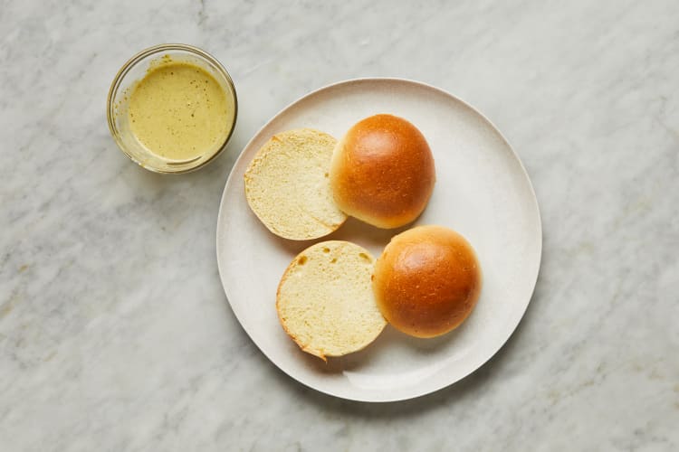 Make Sauce & Toast Buns