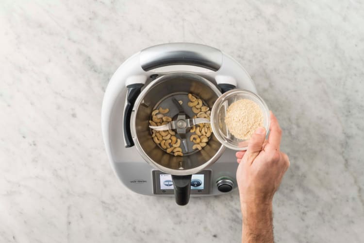 Für die Cashew-Hefe-Flakes