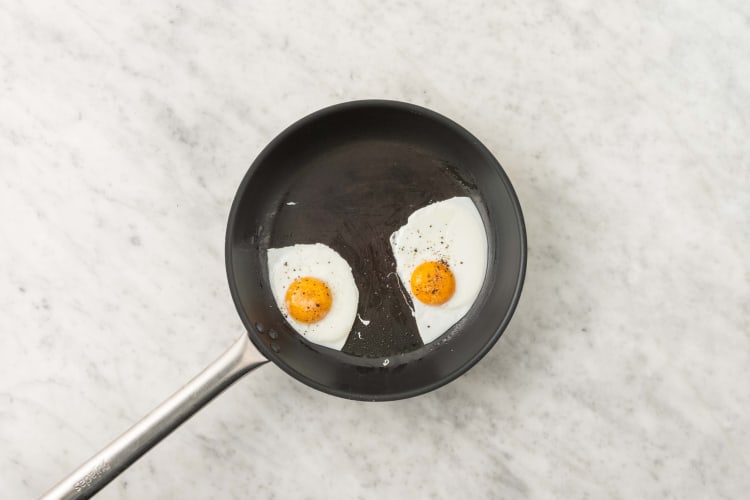 Cuire les œufs au plat