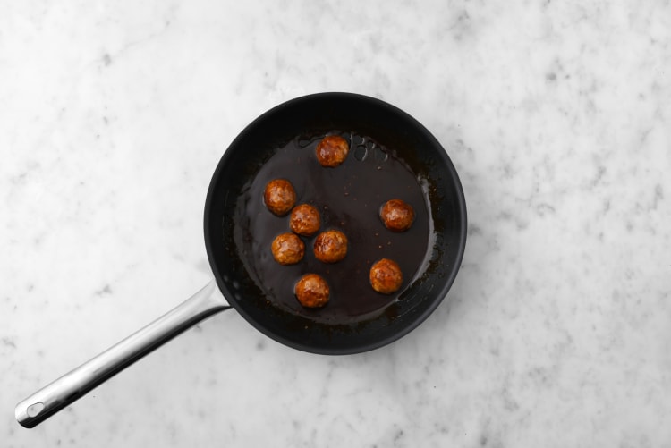 Cuire les boulettes de viande