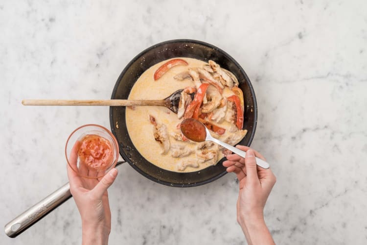 Scharfe Chilinudeln mit Pouletgeschnetzeltem Rezept | HelloFresh