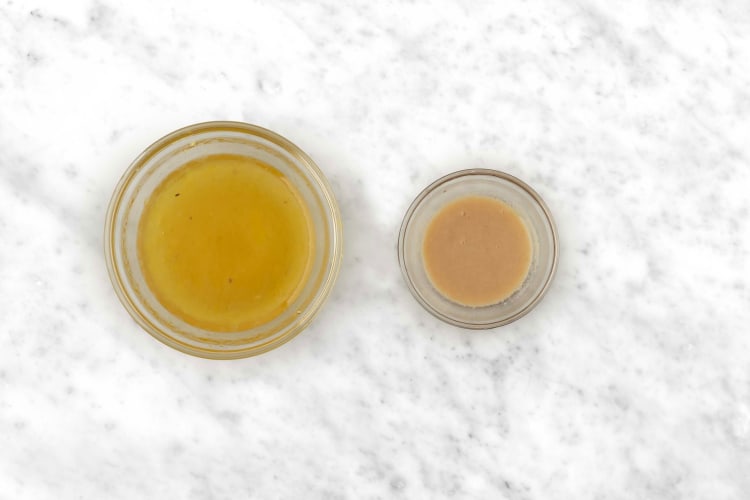 Préparer la vinaigrette et la  sauce tahini