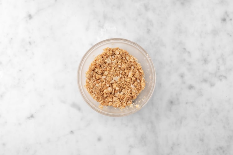Make oat-almond crumble
