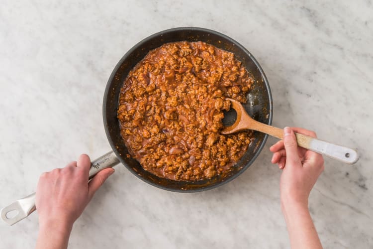 Überbackenes Ciabatta gefüllt mit Bolognese Rezept | HelloFresh