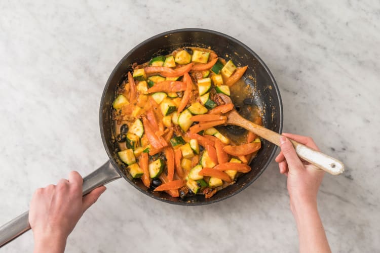 Vollkorn-Penne mit Tomatensoße Rezept | HelloFresh