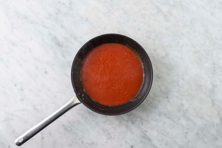 Préparer la sauce tomate