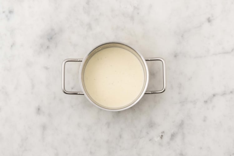 Make 'béchamel' sauce