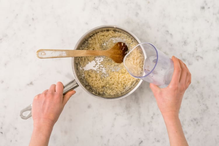 Cook garlic sesame rice