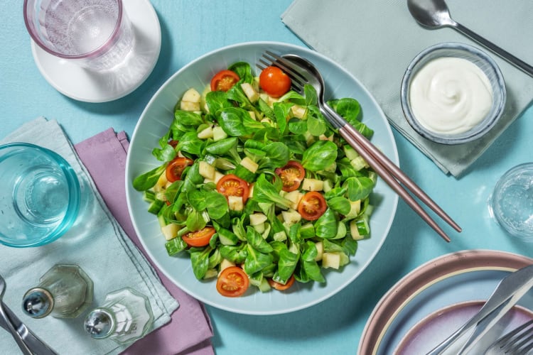 Frisse gemengde salade met appel en komkommer