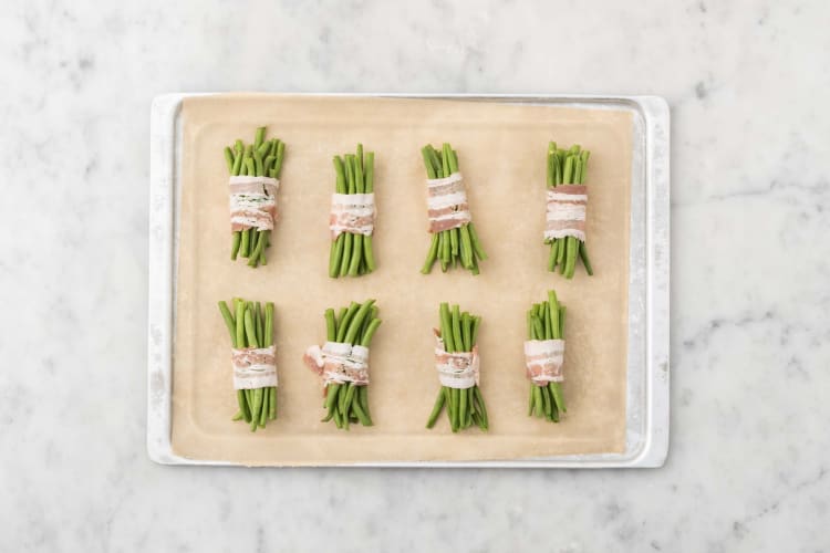 Faire rôtir les haricots verts enrobés de bacon