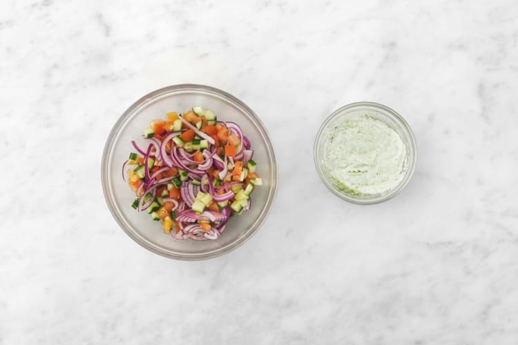 Lav salat og pestoyoghurt