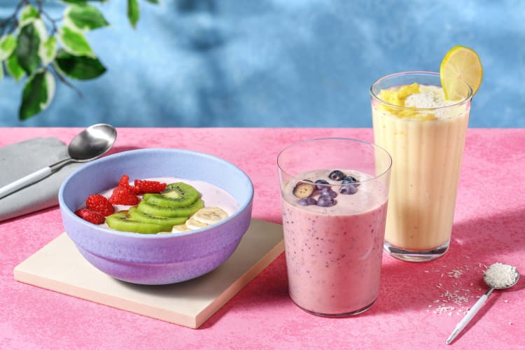 Roze smoothiebowl met verse frambozen en banaan