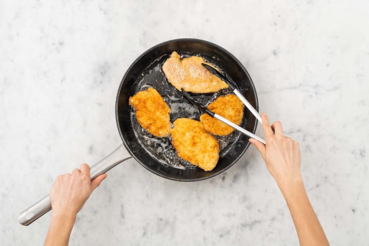 Hähnchenschnitzel anbraten