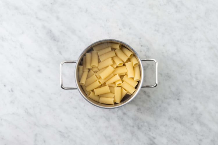 Cook rigatoni