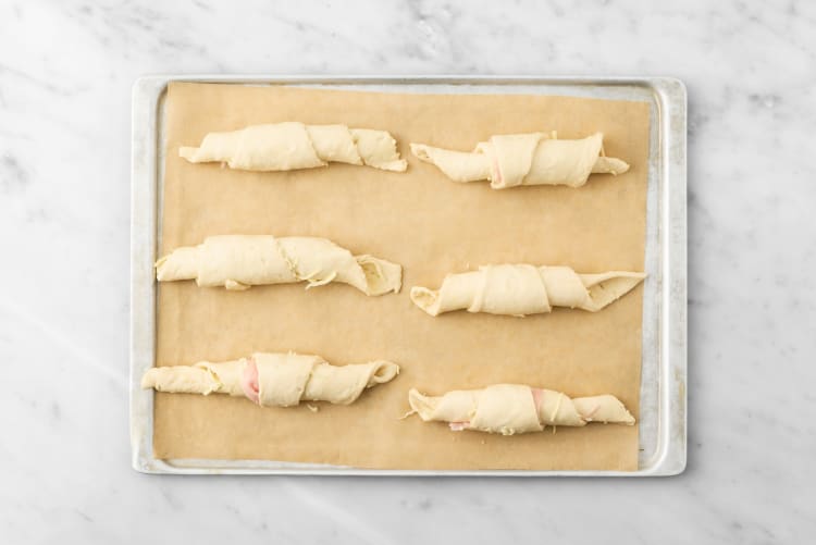Garnir et enfourner les croissants