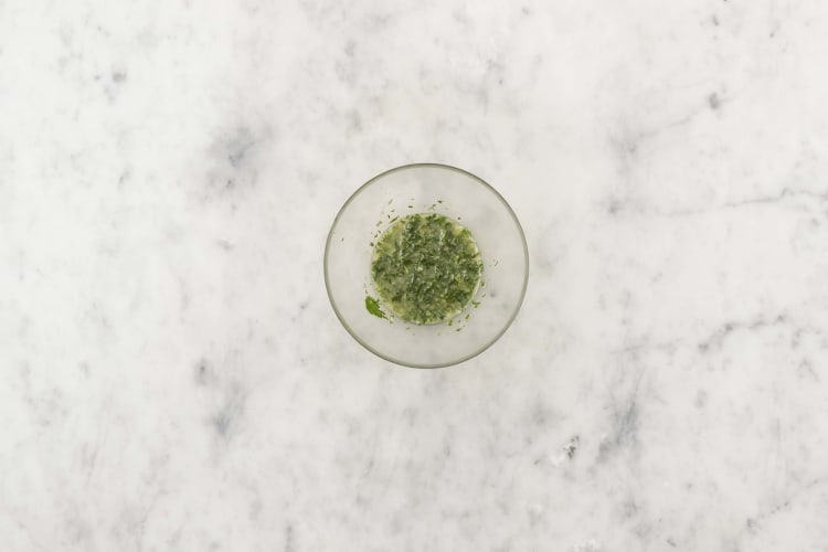 Préparer l'huile aux herbes