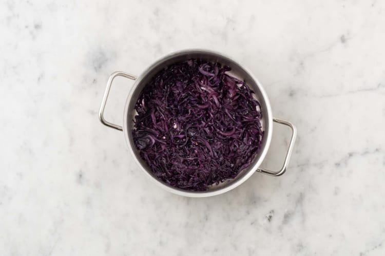 Start braised cabbage