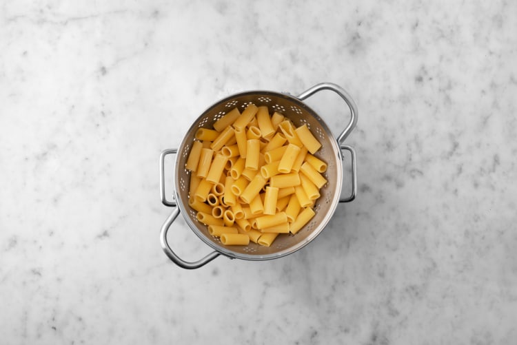 Cook rigatoni and prep