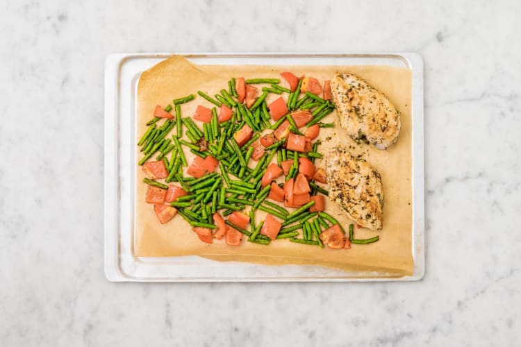 Faire cuire le poulet et les légumes