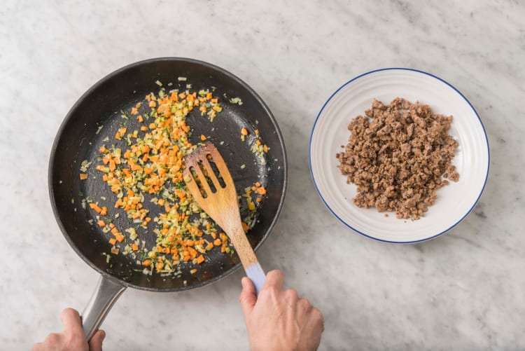 Faire cuire le bœuf et les légumes