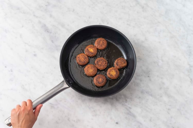 Cook falafel