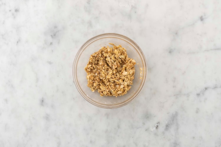 Make oat-almond crumble