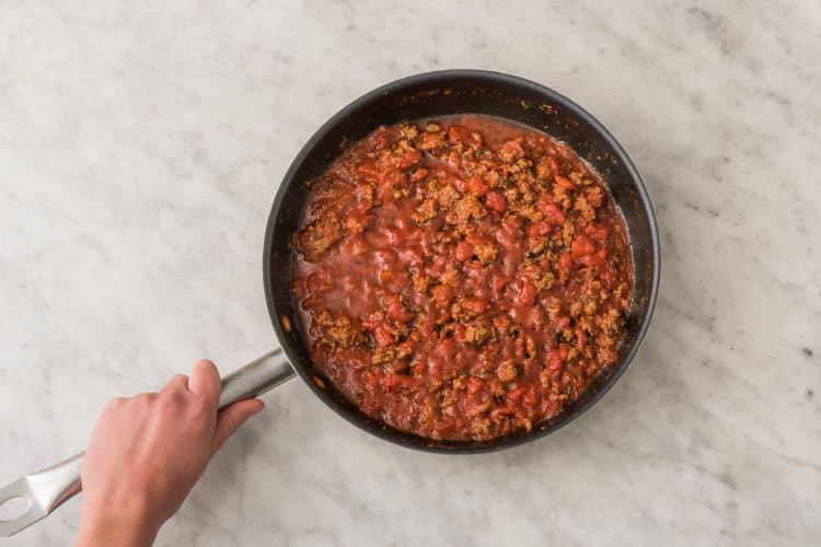 Make ragu sauce