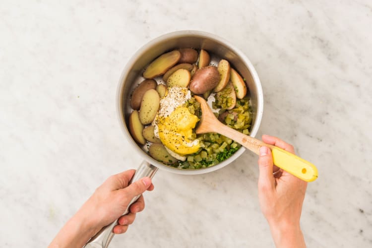 Préparer la mayonnaise et  la salade de pommes de terre