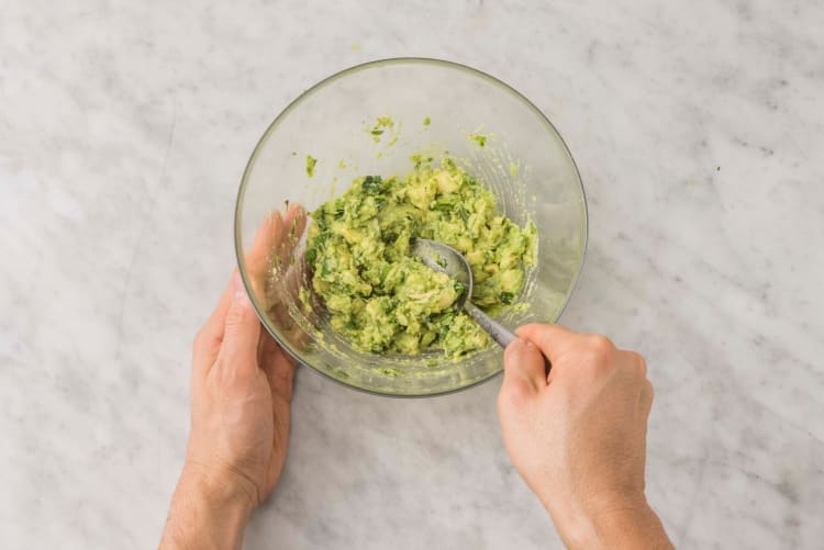 MAKE GUACAMOLE