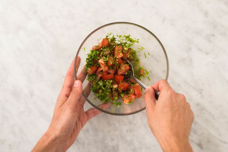 4 MAKE PICO DE GALLO