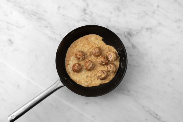 Cuire les boulettes de viande