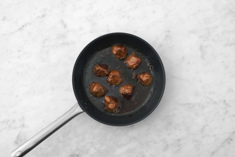 Cuire les boulettes de viande