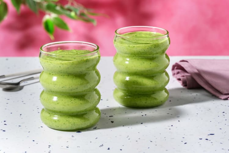 Green booster smoothie met mango, komkommer en spinazie