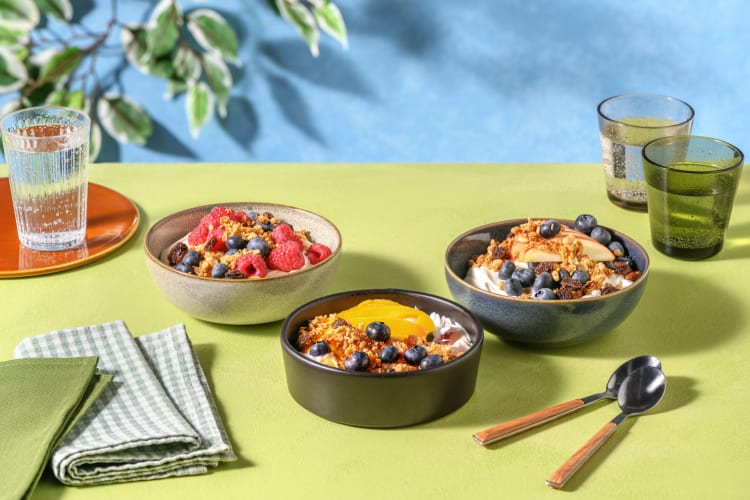 Variations yaourt-granola et fruits frais