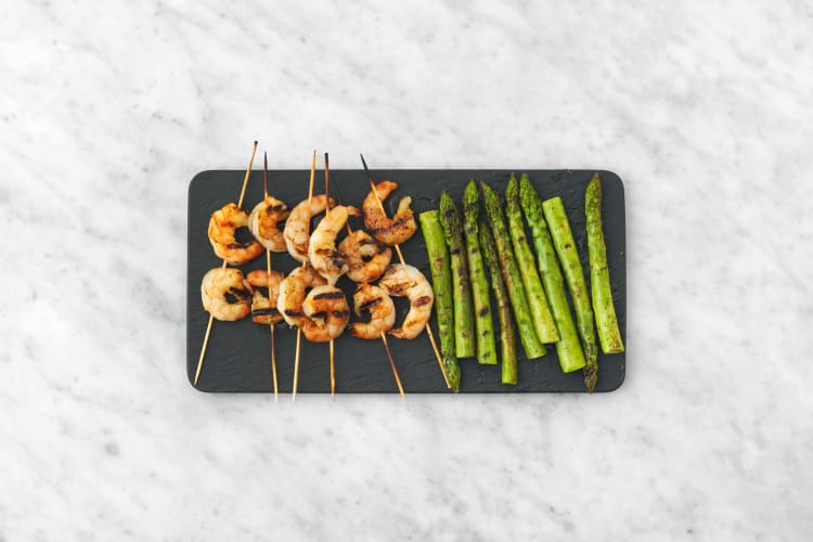 Grill shrimp asparagus