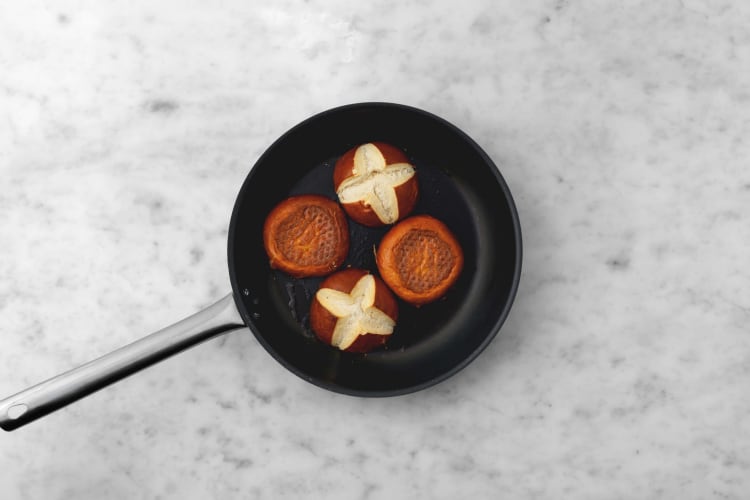 Laugenbrötchen toasten