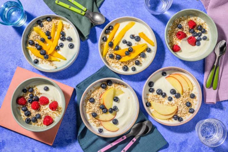 Yoghurt-granola variaties met vers fruit