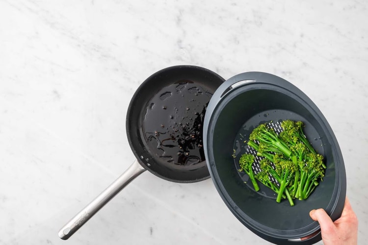 Schweinefiletstücke & Broccoli braten