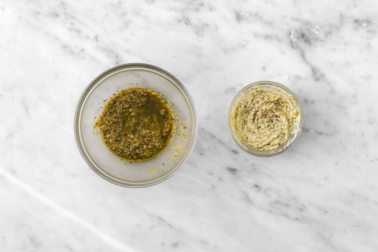 Préparer la vinaigrette et la mayo au pesto au basilic